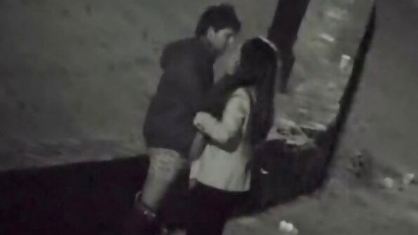 ایما ہکس کی خوبصورت گانڈ کو روبی ایکو کے سخت لنڈ کے ساتھ کھینچا جا رہا ہے۔